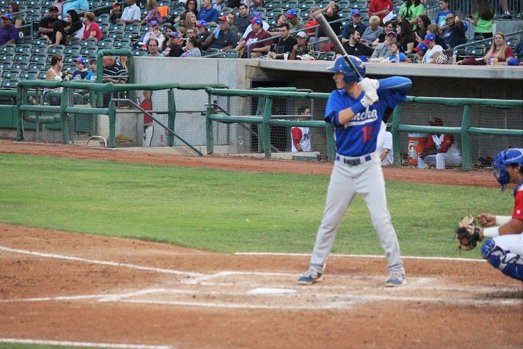 Cody Bellinger has new batting stance in spring debut