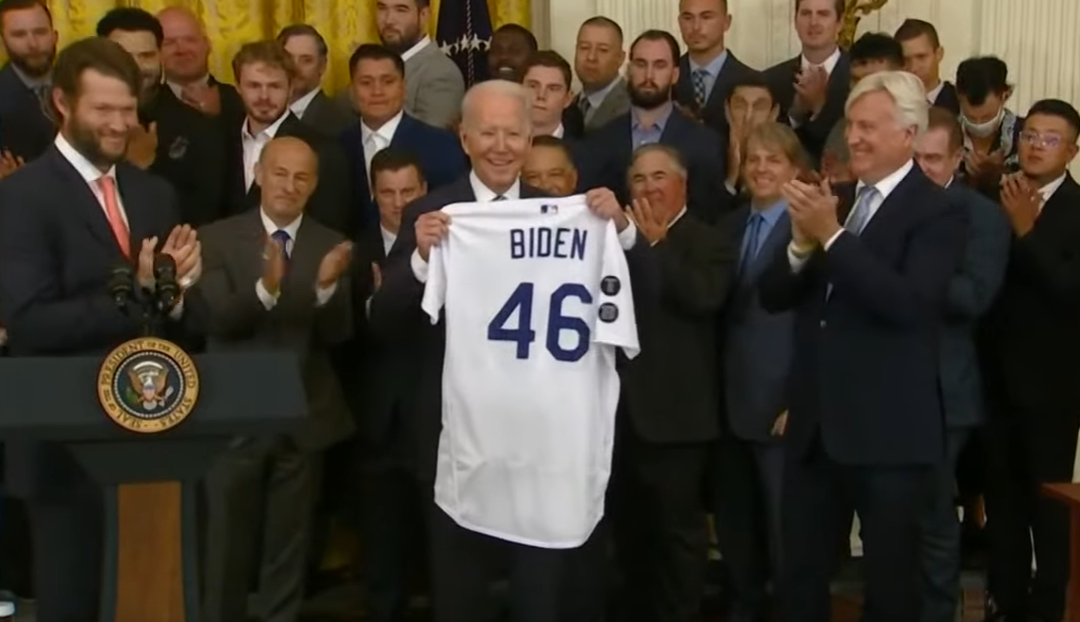 Dodgers: Joe Kelly Steals the Show in a Mariachi Jacket at the White House