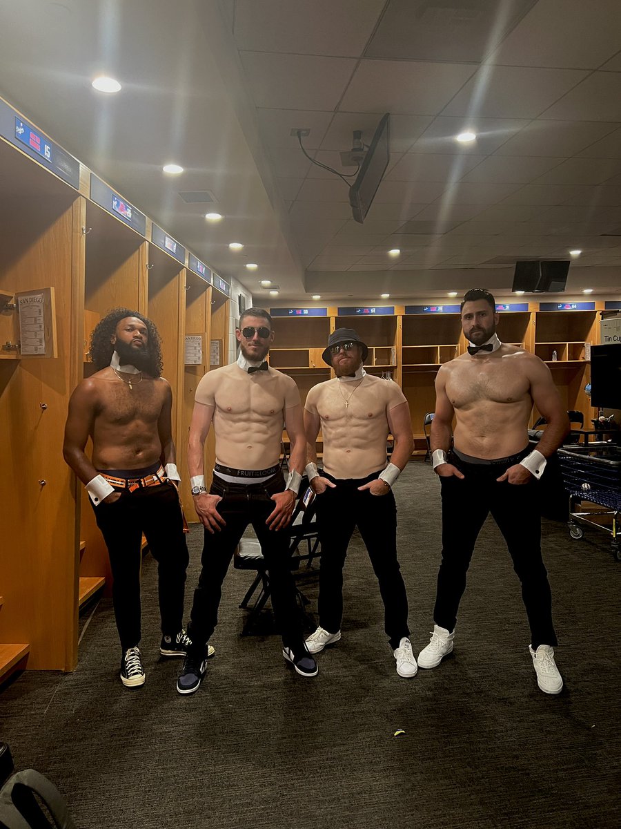 Dodgers players' outfits take center stage on 'Dress Up Day', fans