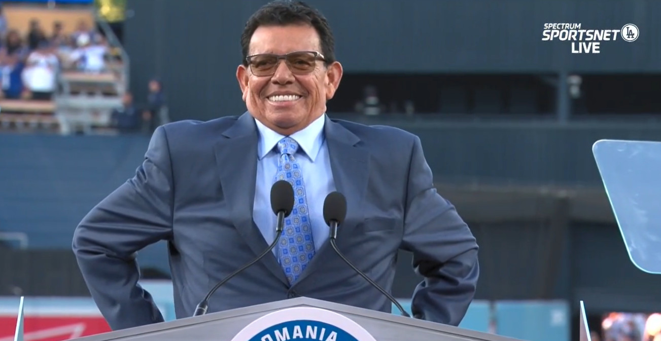 This image has an empty alt attribute; its file name is FernandoValenzuelaPodiumRetireNumber.jpg